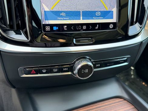 Used 2024 Volvo V60 B5 Cross Country Plus image 31