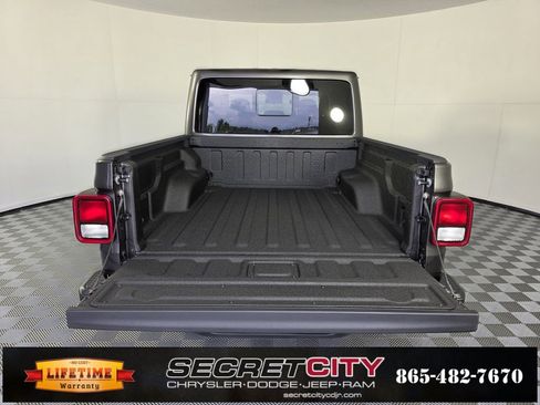 New 2025 Jeep Gladiator Sport image 29