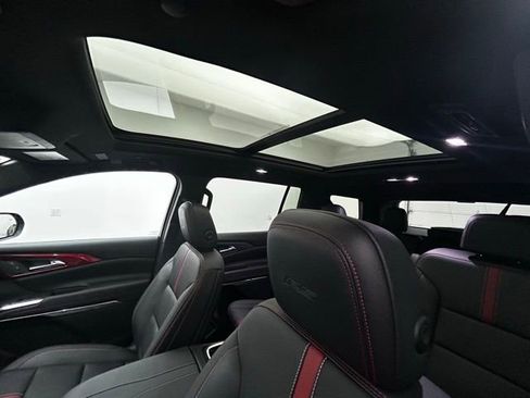 Used 2024 Chevrolet Traverse RS image 13