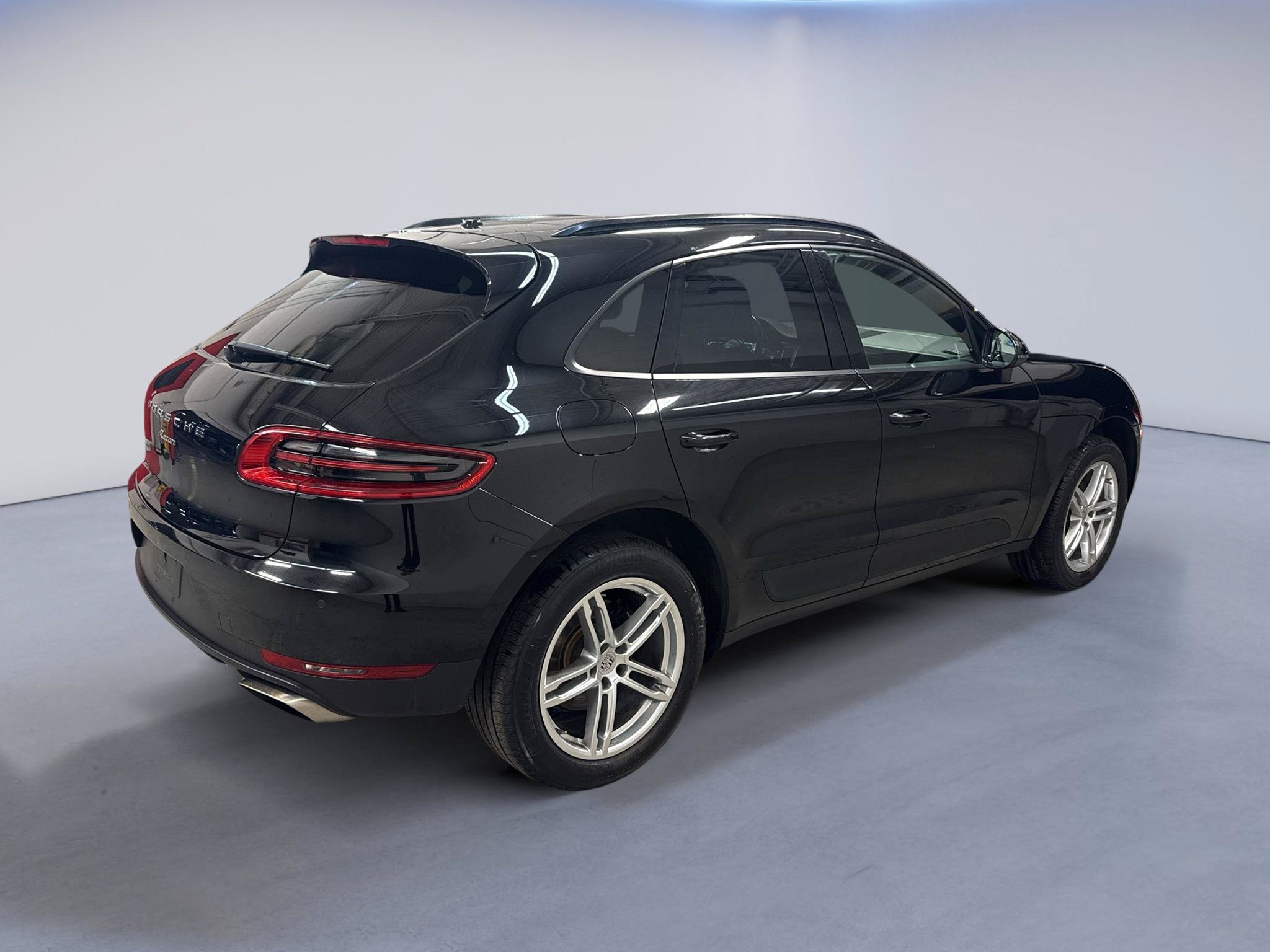 Used 2018 Porsche Macan AWD/4WD image 8