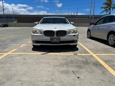 Used 2011 BMW 740i image 2
