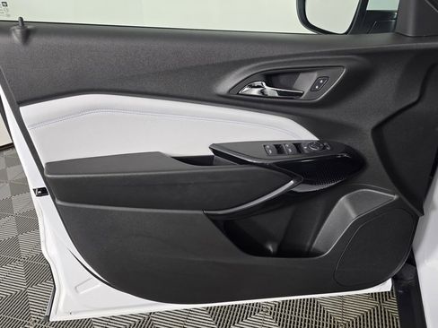 New 2025 Chevrolet Trax LT w/ Driver Confidence Package image 19