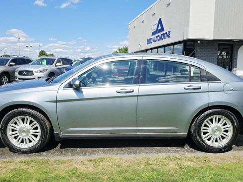 Used 2009 Chrysler Sebring Touring image 3