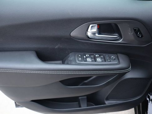 New 2026 Chrysler Pacifica Select FWD image 16
