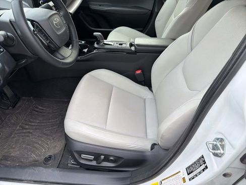 Used 2024 Toyota Prius XLE image 2