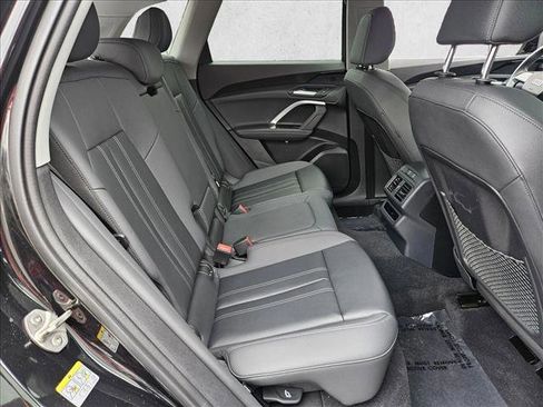 Used 2025 Audi Q5 Premium w/ Convenience Package AWD/4WD image 22