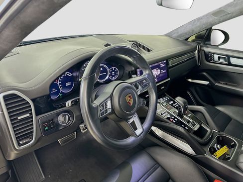 Certified 2020 Porsche Cayenne Turbo S AWD/4WD image 9