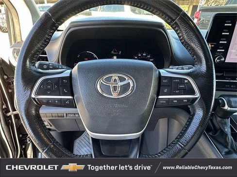 Used 2023 Toyota Sienna XLE image 13