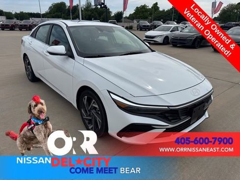 Used 2025 Hyundai Elantra SEL FWD image 7