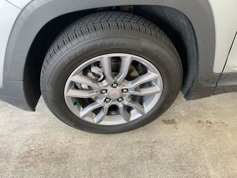 Used 2024 GMC Terrain SLT image 10