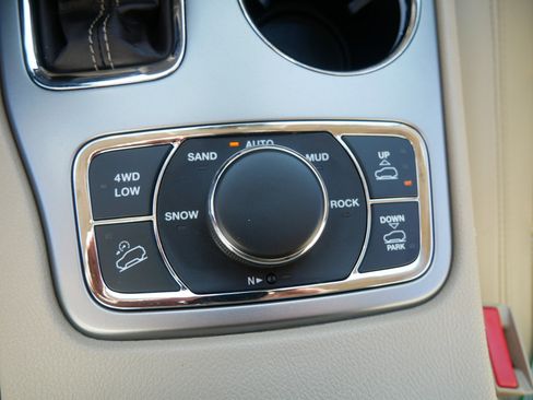 Used 2018 Jeep Grand Cherokee Overland image 31