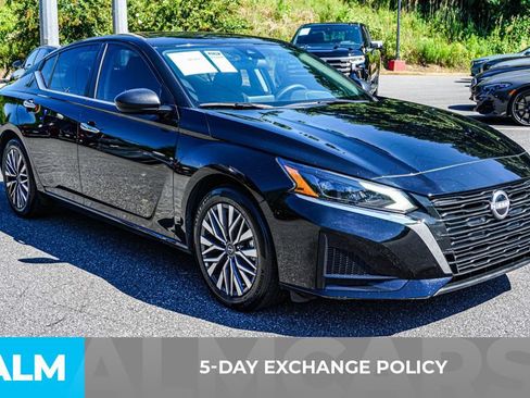 Used 2025 Nissan Altima 2.5 SV FWD image 3