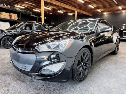 Used 2015 Hyundai Genesis 3.8 image 4