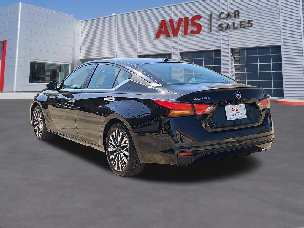 Used 2025 Nissan Altima 2.5 SV FWD image 9