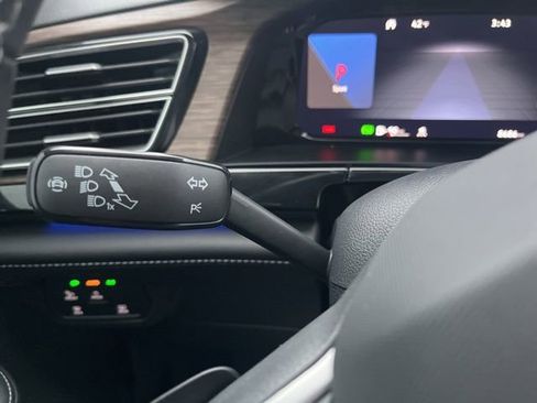 Certified 2025 Volkswagen Atlas SEL image 17