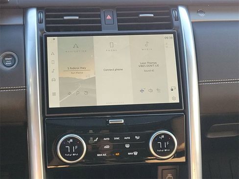 New 2025 Land Rover Discovery Dynamic SE image 21