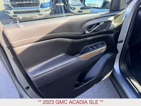 Used 2023 GMC Acadia SLE image 14