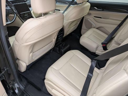 Used 2022 Jeep Grand Cherokee L Limited image 27