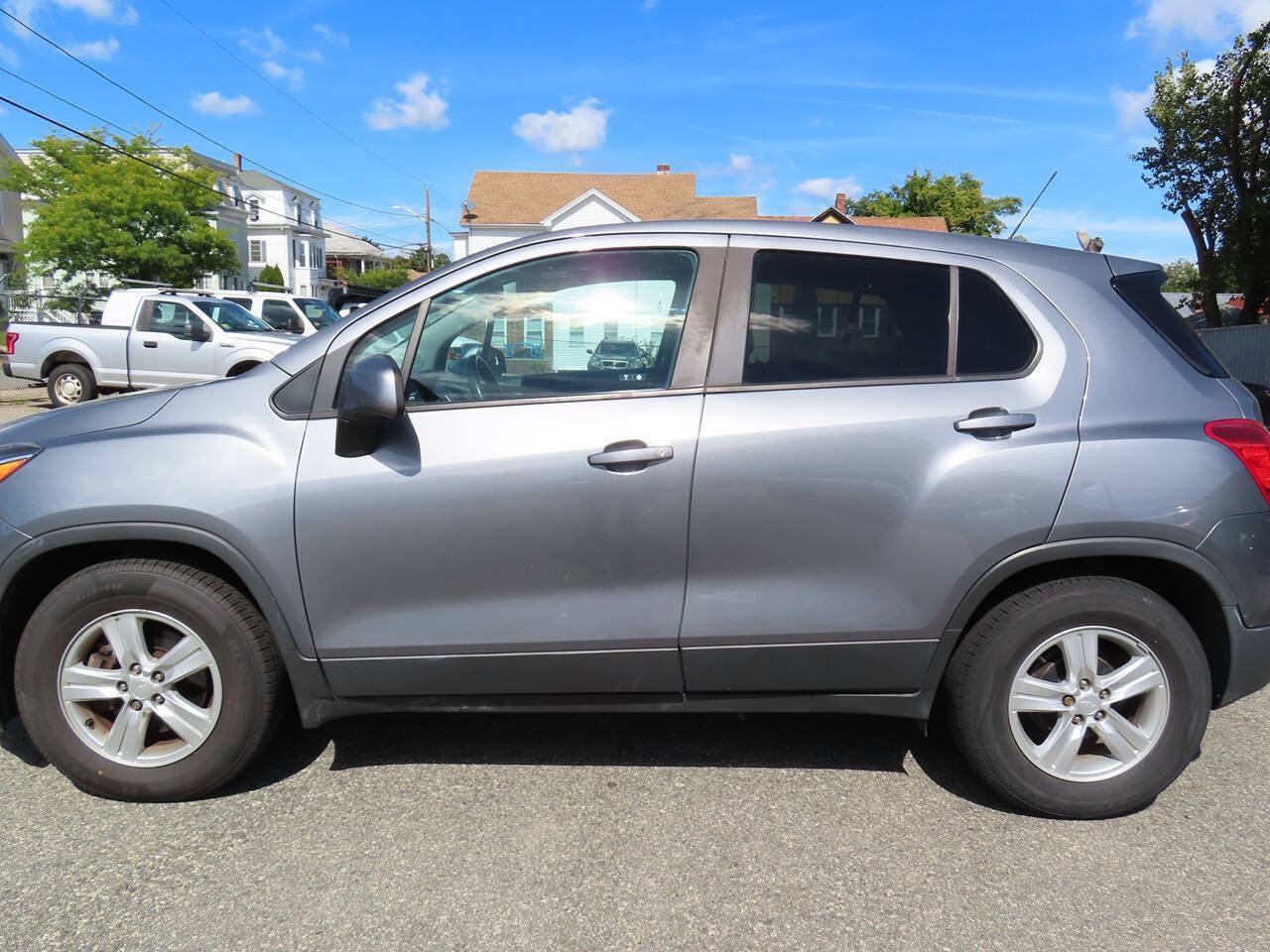 Used 2020 Chevrolet Trax LS w/ Tint and Cruise Package FWD image 5
