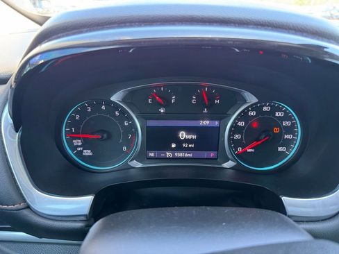 Used 2021 Chevrolet Traverse LT image 10