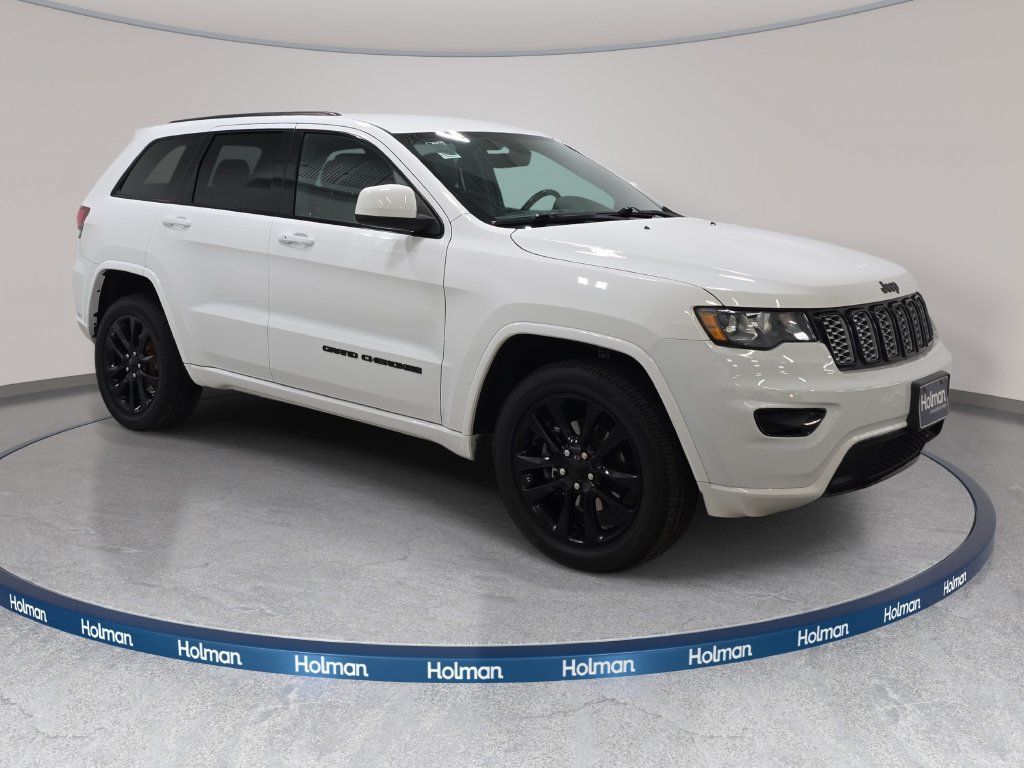 Used 2018 Jeep Grand Cherokee Altitude AWD/4WD image 4