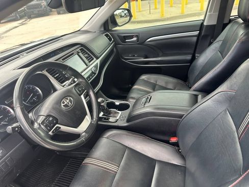 Used 2019 Toyota Highlander SE AWD/4WD image 14