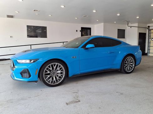 Used 2025 Ford Mustang GT Premium RWD image 2