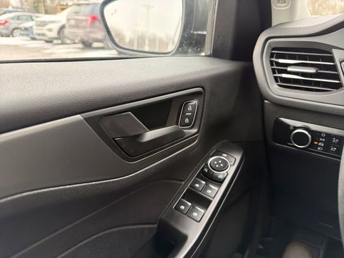 Used 2025 Ford Escape Active image 40