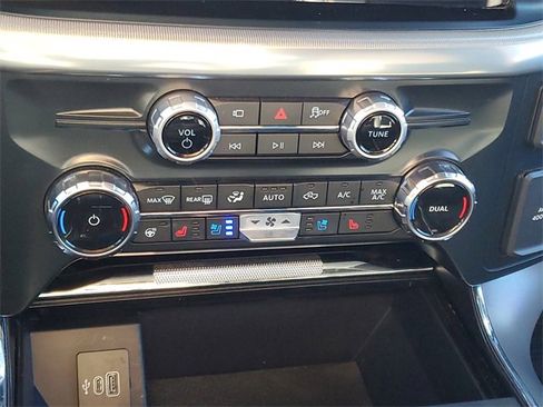 Used 2025 Ford F150 Lariat w/ Equipment Group 501A Mid image 18