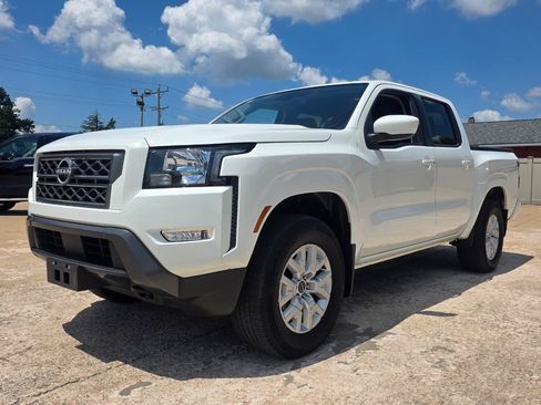 Used 2023 Nissan Frontier SV w/ SV Convenience Package AWD/4WD image 2
