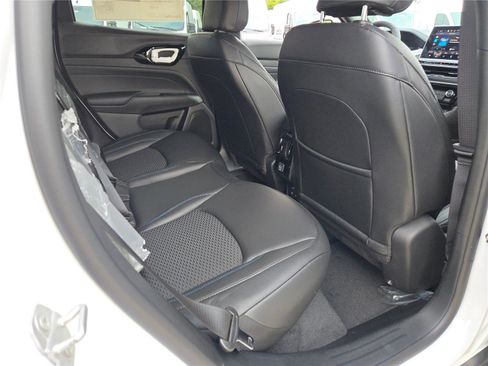 New 2026 Jeep Compass Latitude image 11