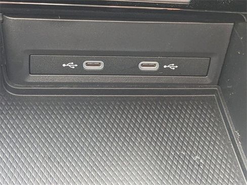 Used 2025 Volkswagen Atlas SE image 21