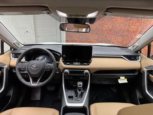 Used 2023 Toyota RAV4 XLE Premium image 13