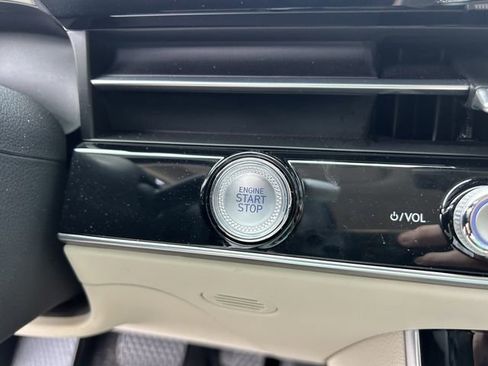 Used 2026 Genesis GV70 2.5T Select image 34