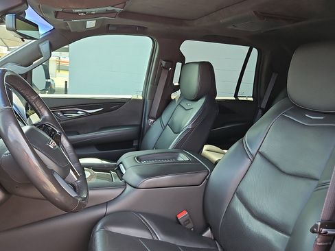 Used 2019 Cadillac Escalade Platinum RWD image 11