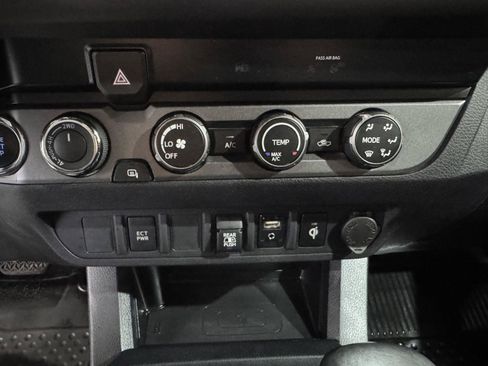 Used 2019 Toyota Tacoma TRD Sport AWD/4WD image 24