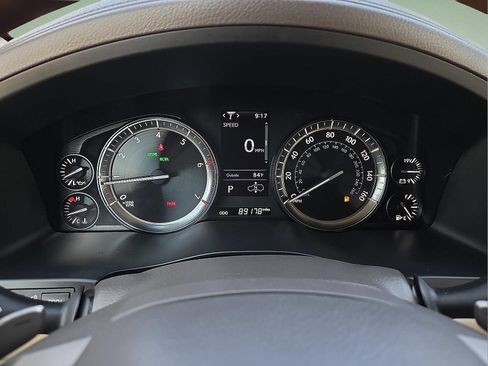 Used 2020 Lexus LX 570 4WD w/ Luxury Package image 23