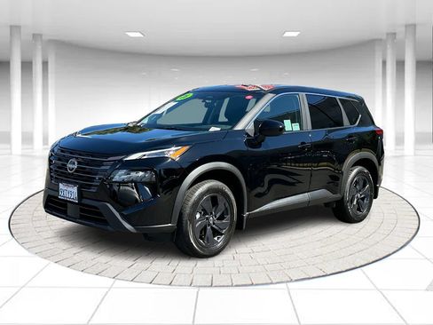 Used 2026 Nissan Rogue SV w/ Cold Weather Package FWD image 1
