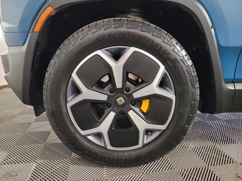 Used 2024 Rivian R1S Adventure AWD/4WD image 9