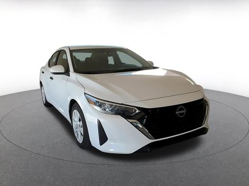 Used 2025 Nissan Sentra S image 3