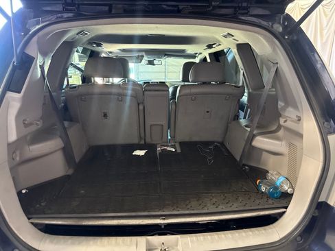 Used 2011 Toyota Highlander SE w/ Tow Pkg FWD image 14