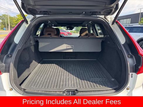 Used 2021 Volvo XC60 T5 Momentum w/ Protection Package Premier FWD image 10