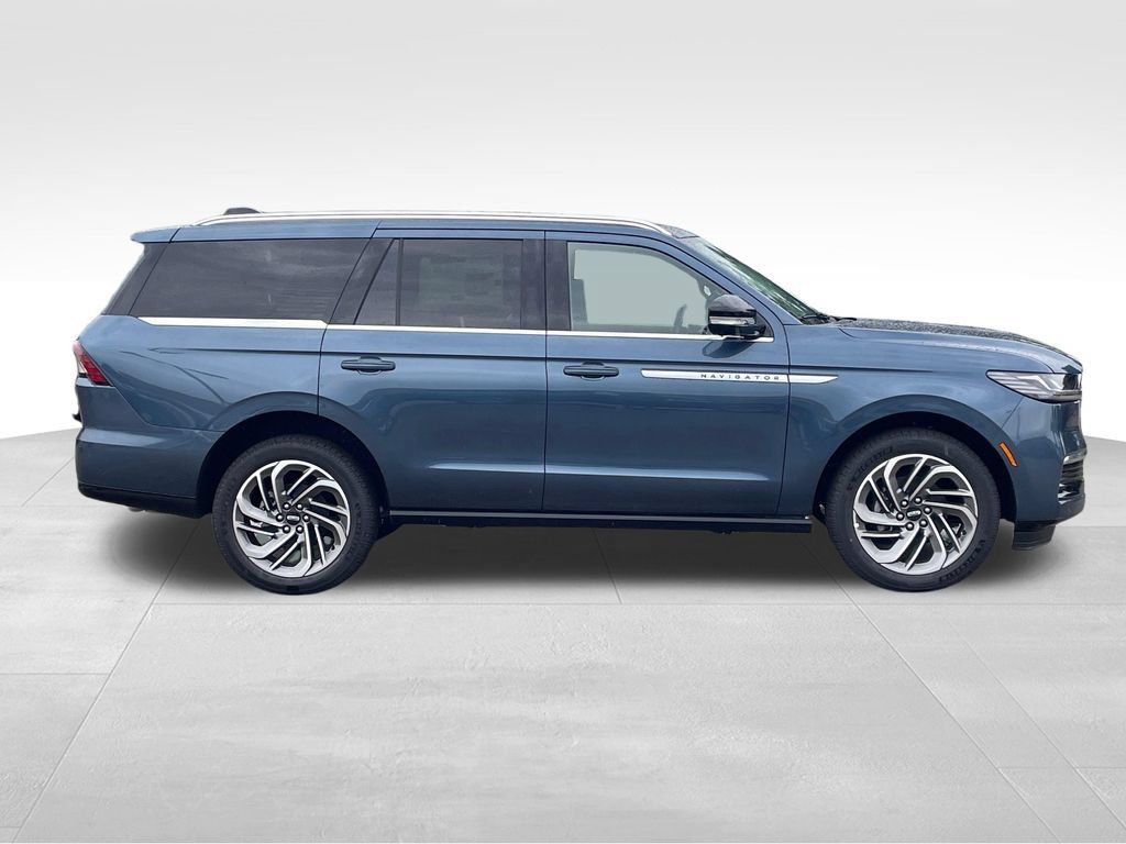 New 2027 Lincoln Navigator Reserve AWD/4WD image 6
