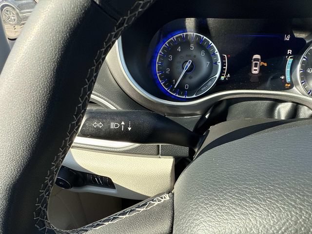 Used 2024 Chrysler Pacifica Touring-L FWD image 36