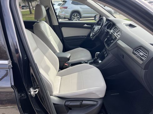 Used 2018 Volkswagen Tiguan SE w/ 18" Alloy Wheels Package image 24