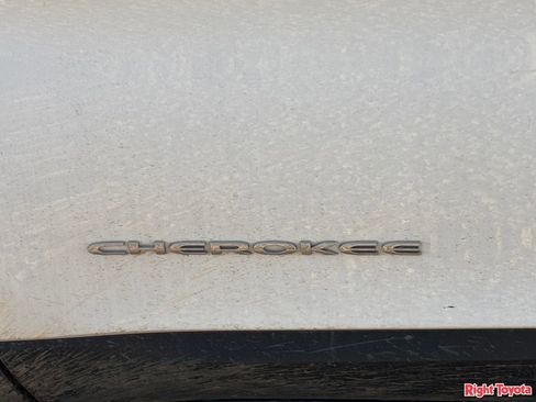 Used 2016 Jeep Cherokee Latitude image 9