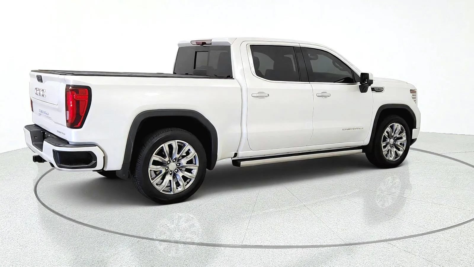 Used 2024 GMC Sierra 1500 Denali w/ Denali Reserve Package AWD/4WD image 9