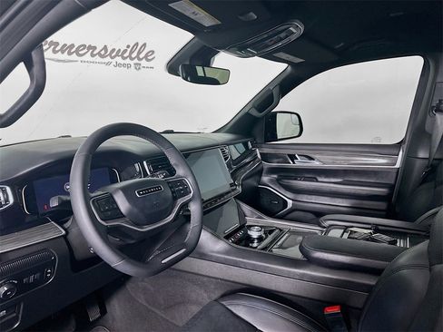 Used 2022 Jeep Wagoneer Series III w/ Flexible Seating Group image 29