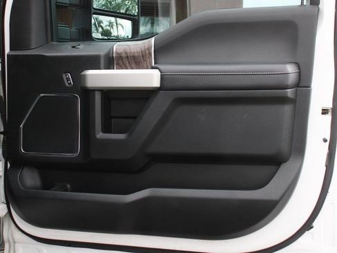 Used 2019 Ford F250 Lariat w/ Chrome Package AWD/4WD image 41