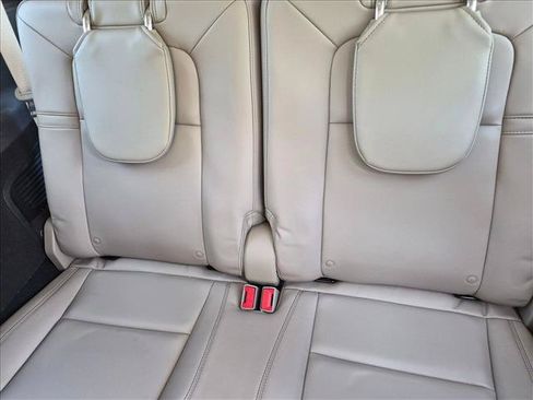 Used 2023 Lincoln Aviator 2WD w/ Premium Package image 16